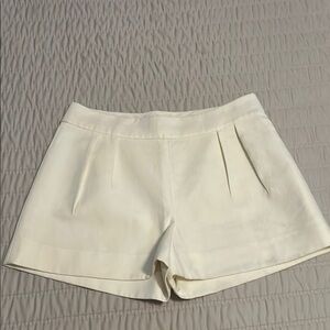 Kate Spade - Cotton Pleated Short. Size 8